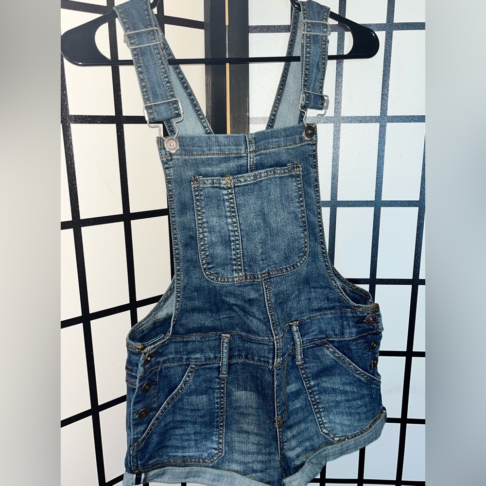 Super cute short overalls